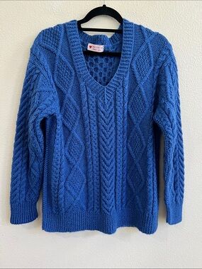 Hand Knit Classic Intricate Aran-Style Chunky Cable V-Neck Sweater Blue OS